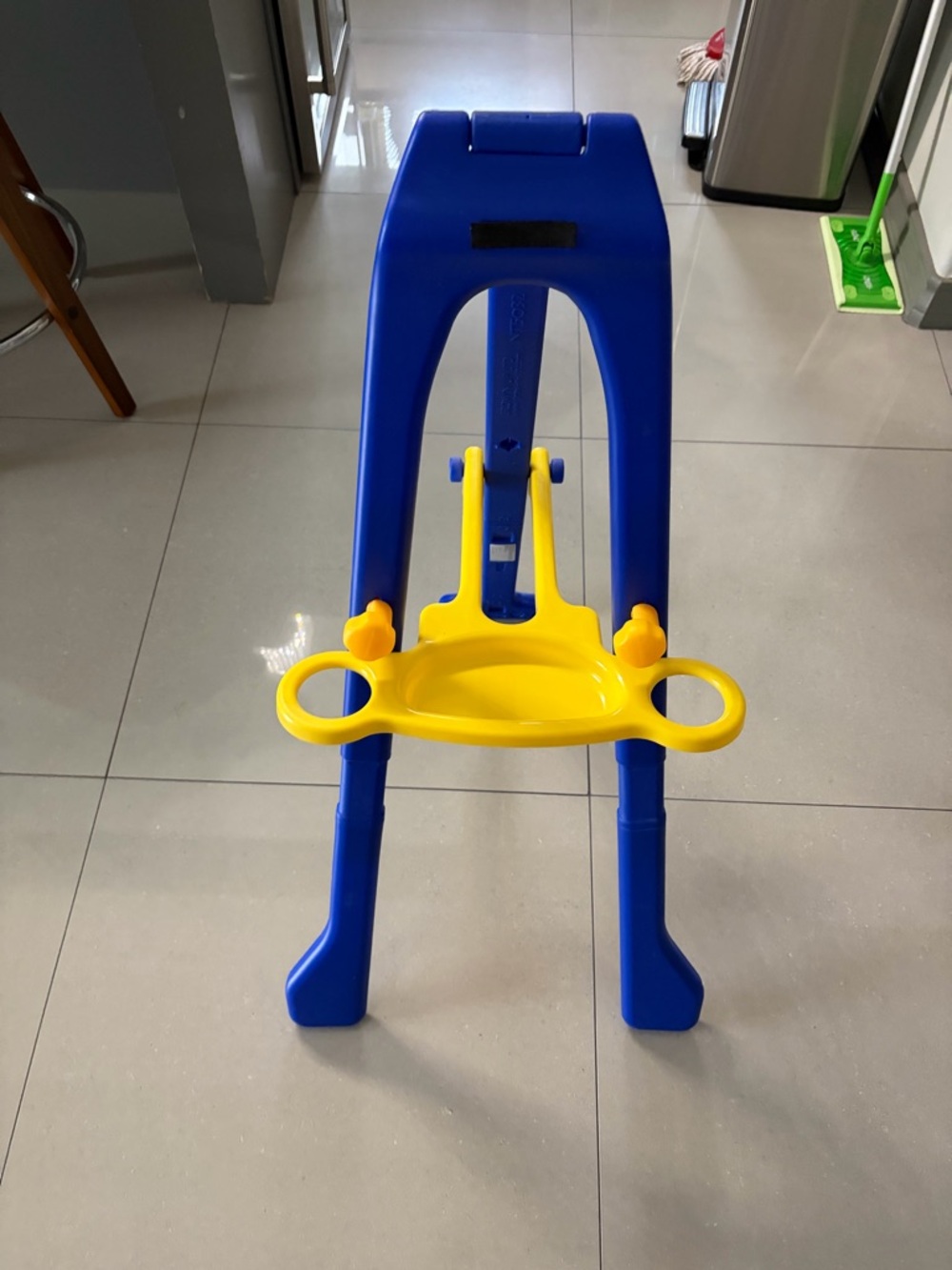 Crayola Red, Yellow & Blue Kids Magnetic Easel - Picture 3 of 5